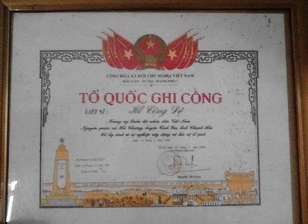 Người vợ liệt sĩ Gạc Ma 27 năm một mình nuôi 3 con - 1 Bằng tổ quốc ghi công liệt sĩ Hồ Công Đệ.