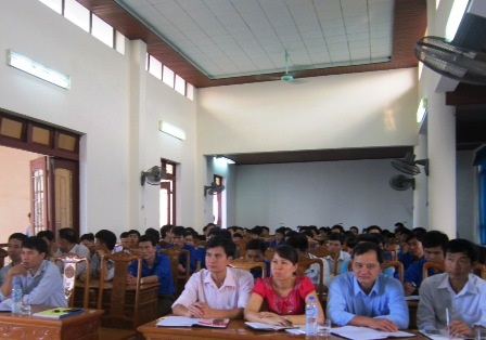 Tập huấn cho các tình nguyện viên tham gia tiếp sức mùa thi 2015.