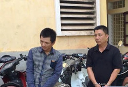 Đối tượng và tang vật vụ án.