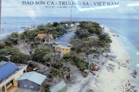 Bình minh trên biển đảo Việt Nam.