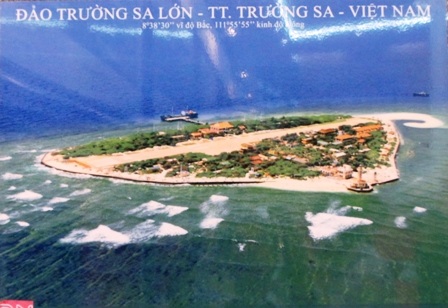 Bình minh trên biển đảo Việt Nam.