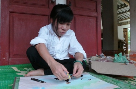 Để hoàn thành một bức tranh theo Vân phải qua nhiều công đoạn cầu kỳ...