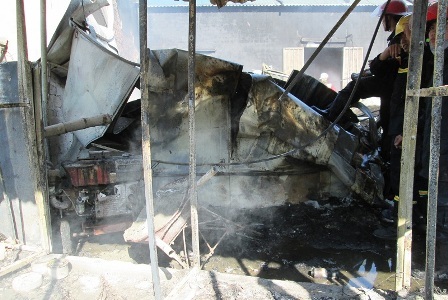 Nhiều đồ dùng trong nhà hàng bị thiêu rụi.