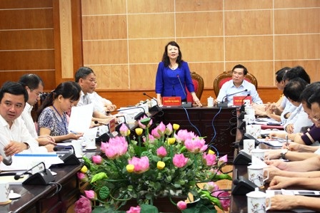 Thứ trưởng Bộ GD-ĐT làm việc với Ban chỉ đạo thi tỉnh Thanh Hóa.