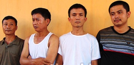 9 đối tượng lập sới bạc trong... rừng cao su - 1 4 đối tượng (từ trái qua phải): Trịnh Duy Mỹ, Trần Văn Điền, Trần Quốc Đông, Lương Bá Diệu.