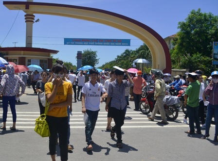 Thí sinh hoàn thành ngày thi đầu tiên (Ảnh: Duy Tuyên).