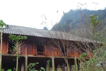 Nơi lưu trú của du khách là những ngôi nhà sàn của bà con.