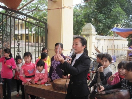 Hầu hêt phụ nữ nào biết chơi bài điếm đều hát được những câu hát giao duyên.