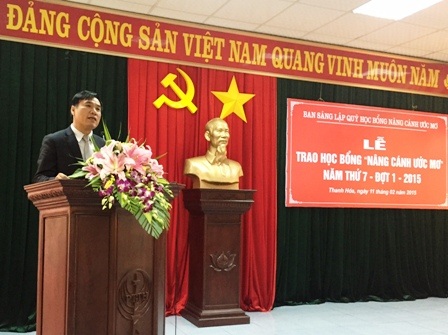 Niềm vui cuối năm đến với học sinh, sinh viên nghèo vượt khó