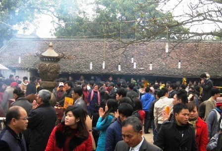  Du khách về Đền Trần khai hội năm 2014.