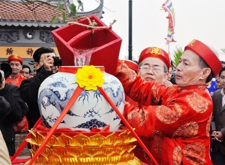 Nghi lễ rước Nước, tế Cá năm 2014.