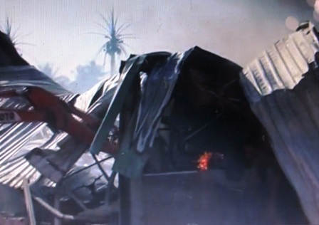 Nhà kho bị đổ sập