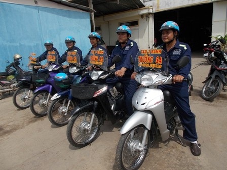Đội taxi 2 bánh mang tên Trường Sa đi vào hoạt động