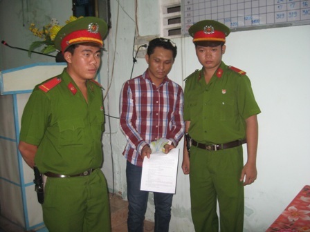 Phạt hành chính đối tượng nghiện ma tuý làm loạn khu phố - 1 Sau khi xử phạt hành chính, đối tượng Thảo tiếp tục được đưa vào trung tâm cai nghiện ma tuý