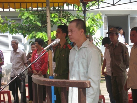 Kẻ tự xưng “cháu của bí thư tỉnh ủy” lĩnh án - 1 Bị cáo Anh Tuấn tại toà