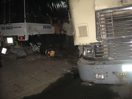 Chiếc xe container đâm liên hoàn vào nhiều xe mô tô và 1 xe tải mới chịu dừng lại