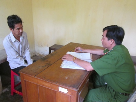 Bắt đối tượng bán vé số xông vào nhà dân trộm 40 triệu đồng - 1 Đối tượng Bảy tại cơ quan công an