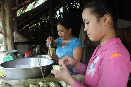 Gia đình bà Vân cuộc sống khá khó khăn nhưng ráng làm lụng lo cho 3 con học hành.