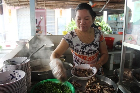 Về Trà Vinh ăn bánh canh Bến Có - 2 Chế biến món bánh canh Bến Có