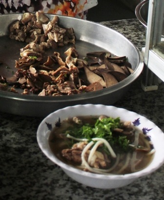 Về Trà Vinh ăn bánh canh Bến Có - 3 Nguyên liệu làm bánh canh Bến Có từ nguồn thịt tươi, bột gạo lúa mùa