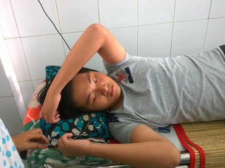 Vụ nam sinh bị đánh hội đồng: Chỉ vì tranh nhau tô giá sống - 1 Em Phước được bệnh viện cho xuất viện về nhà vào chiều 31/3.