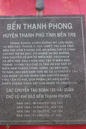 Bảng ghi nhận chiến công tàu không số tại bến Thạnh Phong