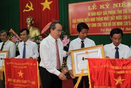 Văn nghệ chào mừng lễ kỷ niệm 40 năm giải phóng miền Nam, thống nhất đất nước