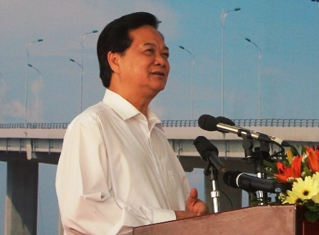 Thủ tướng Chính phủ Nguyễn Tấn Dũng phát biểu chỉ đạo tại buổi lễ thông xe