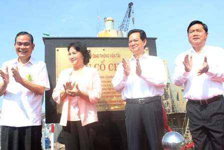 Lãnh đạo Đảng, nhà nước vui mừng bên cầu Cổ Chiên