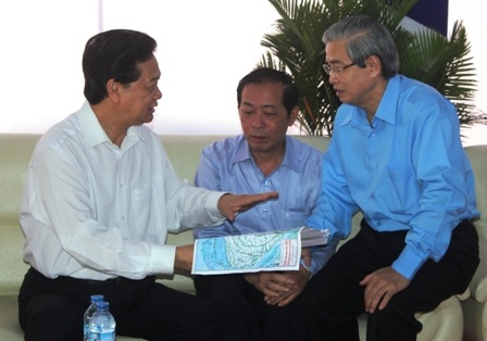 Lãnh đạo Đảng, nhà nước vui mừng bên cầu Cổ Chiên