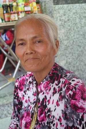 Đầu bạc trắng, bà Hoa vẫn mơ ước trở thành Luật sư để giúp đỡ người nghèo