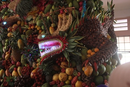 Mâm trái cây khủng nặng 3,5 tấn.