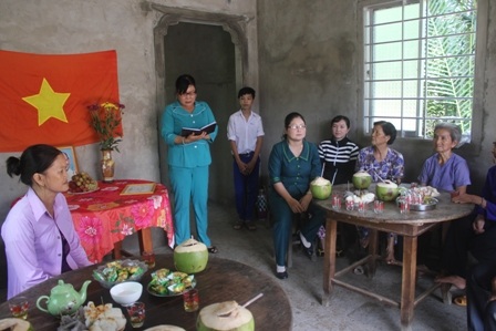 Căn nhà mới thay thế căn nhà lá dột nát được bàn giao, đưa vào sử dụng