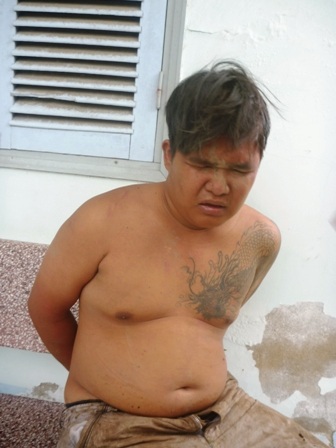 Nghi phạm Thanh tại cơ quan công an