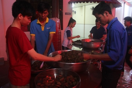 Hòa thượng Thích Trí Thọ rất vui khi được tiếp sức các sĩ tử