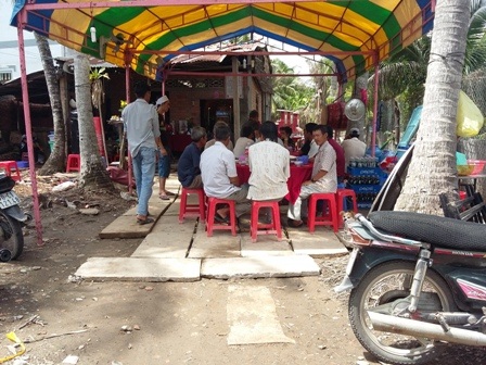 Mâu thuẫn trong lúc nhậu, đâm chết anh rể - 1 Đám tang ông Tưởng