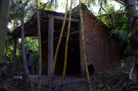 Cuộc sống câm lặng khốn cùng của người đàn ông bị xích chân - 5 Góc vườn nơi ông sống lặng lẽ một mình suốt nhiều năm liền