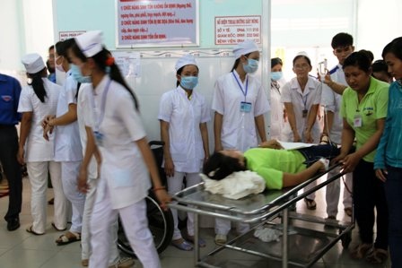 Gần 140 công nhân ngộ độc thực phẩm - 1 Công nhân được cấp cứu tại bệnh viện