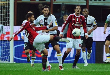 Milan nối dài chiến thắng trước Parma - 2