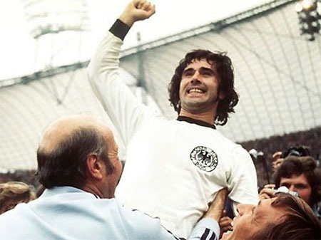 Top 10 cầu thủ lập hat-trick nhanh nhất trong lịch sử - 1