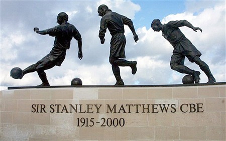 Góc ảnh thể thao: Những bức tượng đẹp và xấu  - 10