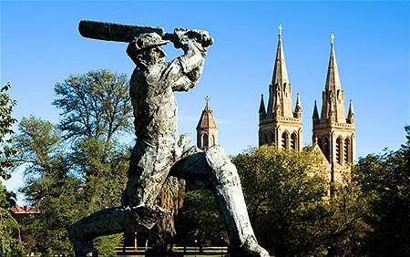 Góc ảnh thể thao: Những bức tượng đẹp và xấu  - 6