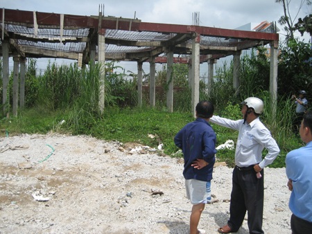 Chủ đầu tư và nhà thầu bất hòa khiến công trình mới đóng cọc thì phải ngưng thi công