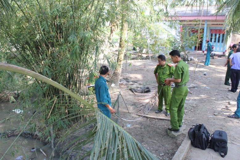  Sáng 3/12 Công an đang kiểm tra lại hiện trường vụ nổ đầu đạn