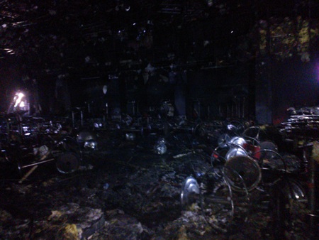 Lộ nguyên nhân cháy sàn nhảy lớn nhất Cần Thơ - 3 Ngọn lửa đã thiệu rụi toàn bộ hệ thống âm thanh, ánh sáng, nội thất vũ trường (ảnh Phạm Tâm)