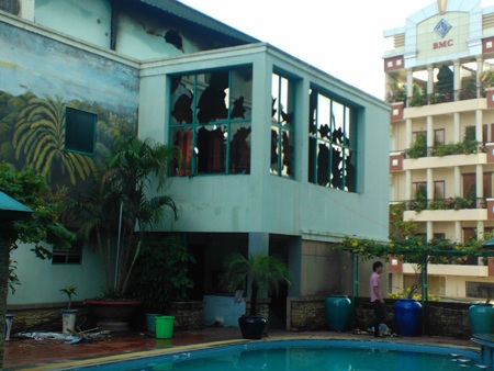 Lộ nguyên nhân cháy sàn nhảy lớn nhất Cần Thơ - 4 Bên ngoài sàn nhảy (ảnh Phạm Tâm)