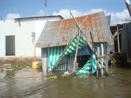 Đây là một trong nhưng những căn nhà bị rơi nguyên xuống sống