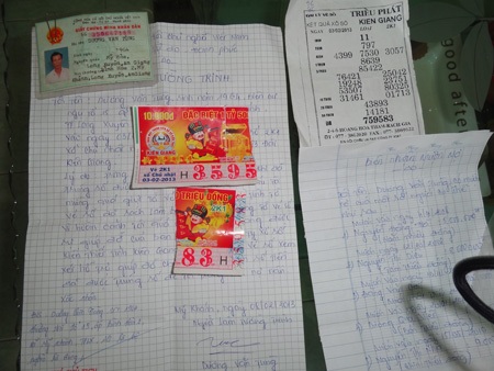 Tờ vé số trúng 100 triệu bị rách làm đôi