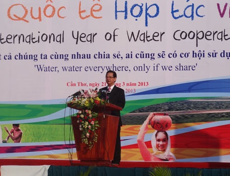 Nước sạch sẽ là tài nguyên quý không kém dầu mỏ - 1 Thủ tướng Nguyễn Tấn Dũng phát biểu tại lễ mít tinh ngày nước Thế giới năm 2013