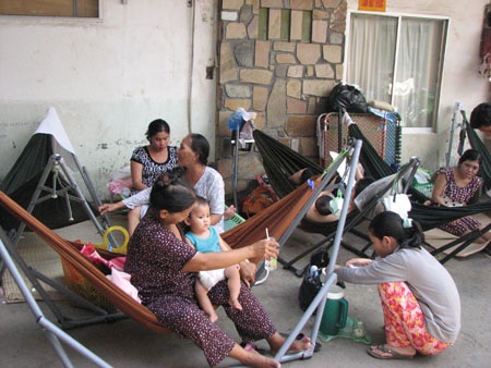 Nỗi lo con nhiễm khuẩn tiêu chảy chết người